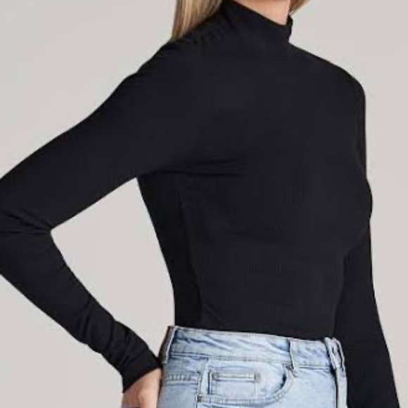 Fashion to Figure Ribbed Mock Neck Top NWT Size 1X - Picture 1 of 3